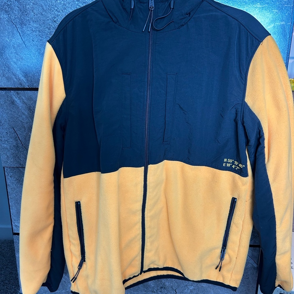H&M Fleece sweater Size M